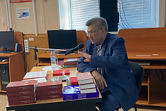 В Увате Анатолию Омельчуку вручили звание «Абсолютный сибиряк» В Увате Анатолию Омельчуку вручили звание «Абсолютный сибиряк»