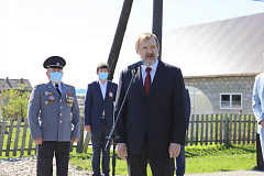 Парад у дома ветерана ВОВ Петра Кошкарова прошел в Ивановке 9 мая