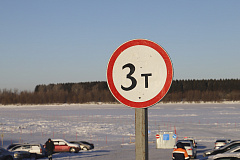 В Увате открыли ледовую переправу для легковых автомобилей массой до 3 тонн