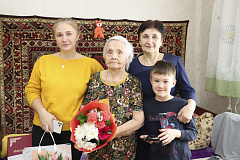 Участник трудового фронта Вера Слинкина отмечает 90-летний юбилей