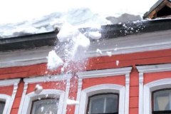 Внимание: возможны сход снега и падение сосулек с крыш