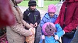 Волонтеры с.Уват помогли провести подвижные игры и конкурсы на площади РДК, разавлекая детей села